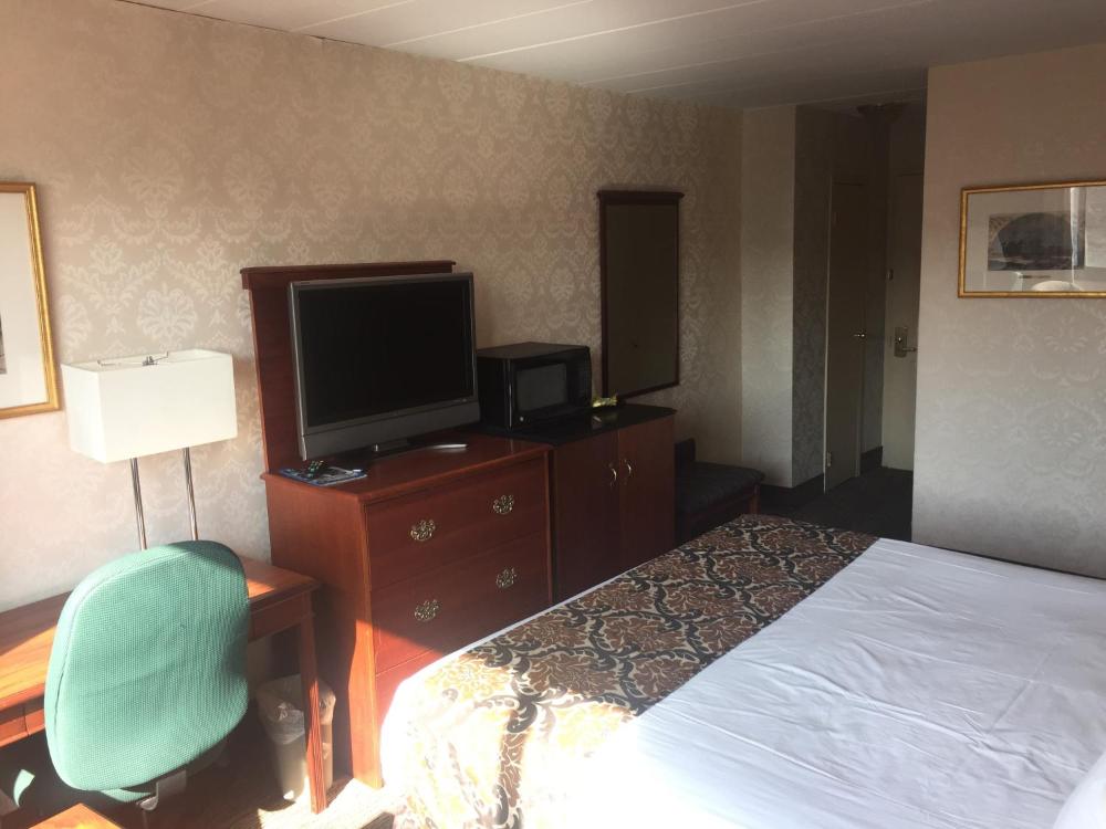 Standard King Room interior